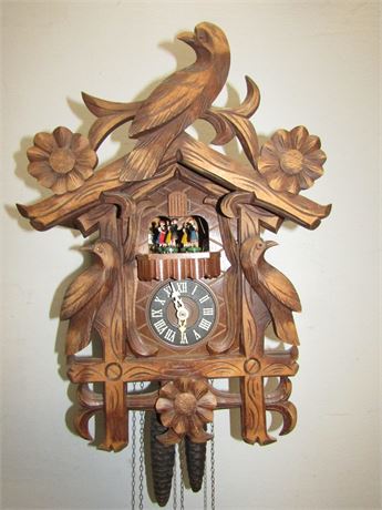 Cuckoo Clock 8-day-movement Carved-Style, Lara's Theme