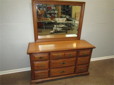 Vintage Maple Wood Style Dresser and Mirror, 9 Drawer