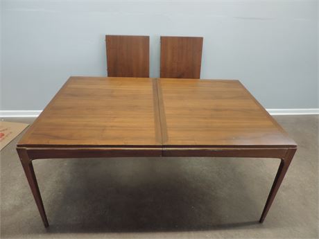 Mid Century Lane Dining Table with Two Leaves