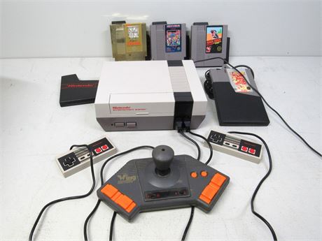 NES-001 Nintendo Entertainment System Lot w/5 games