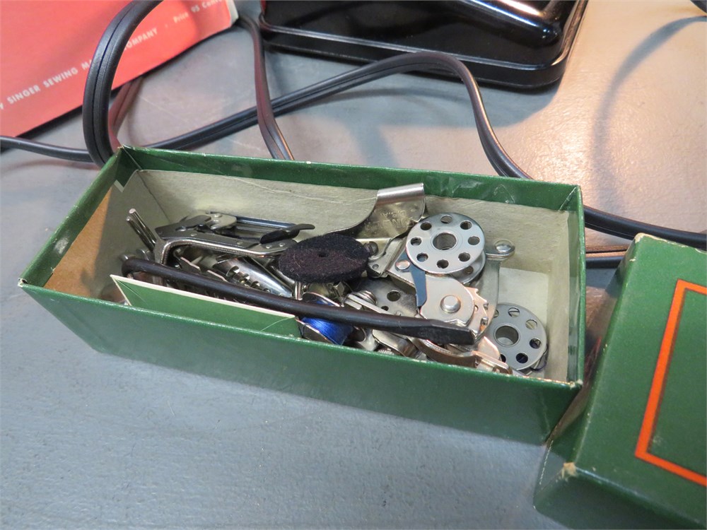 Transitional Design Online Auctions - Singer Featherweight 221 Sewing ...