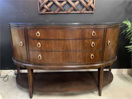 "THOMASVILLE" Bow Front Buffet