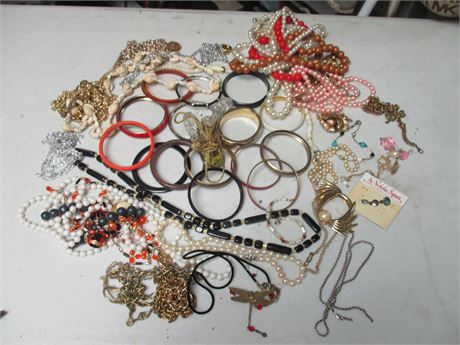 Large Assorted Costume Jewelry, Bracelets, Necklace, Brooch, Pins