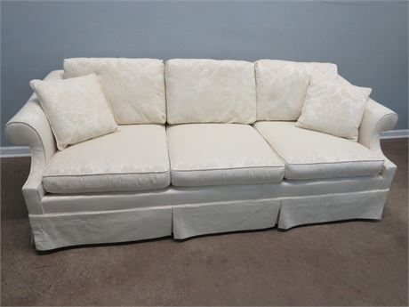 HENREDON 3-Cushion Skirted Sofa