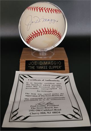JOE DIMAGGIO HAND SIGNED WITH CERTIFICATE OF AUTHENTICITY MLB BASEBALL