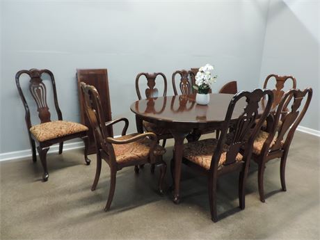Dining Table / Six Chairs / Leaves
