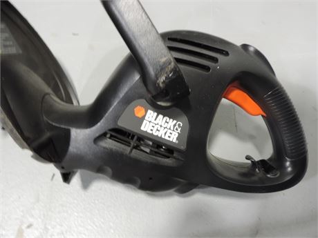 Transitional Design Online Auctions BLACK DECKER Hedge Trimmer