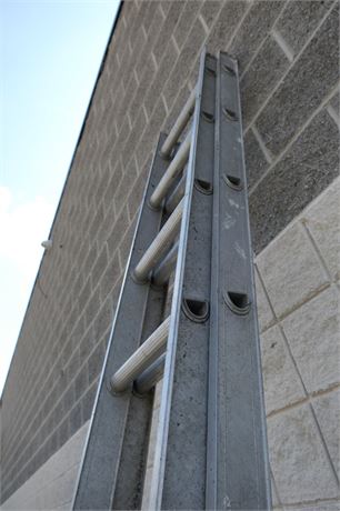 Werner Saf-T-Master 20', Type III Metal Ladder