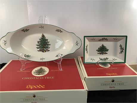Spode Scalloped Oval and Rectangular Tray Christmas Tree Pattern.