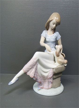 Lladro Figurine - Picture Perfect - #7612 Collectors Society - Retired