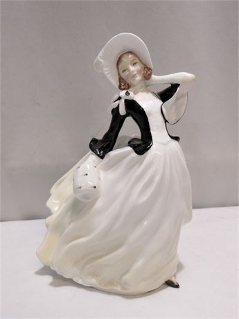 Vintage Royal Doulton Figurine - Autumn Breezes HN2147 - Retired 1971