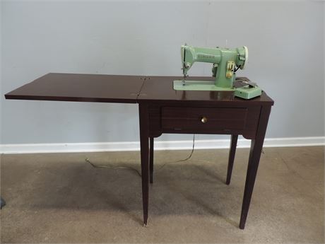 Vintage Singer Sewing Machine / Cabinet