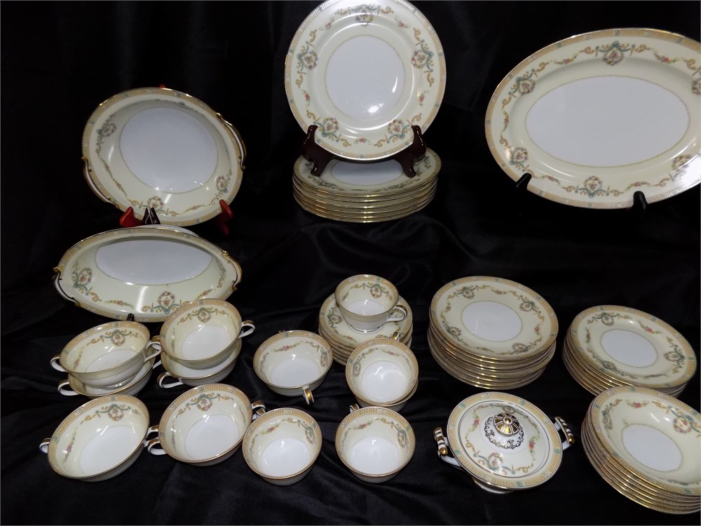 Transitional Design Online Auctions - Belgique Cookware, NIB