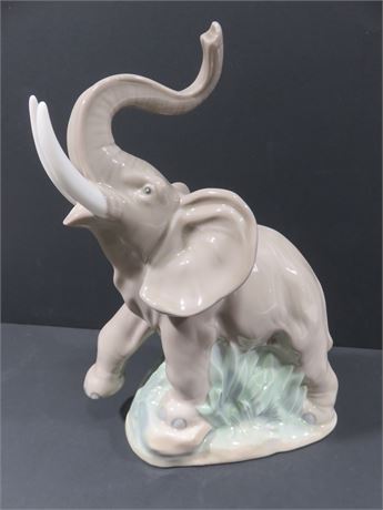 NAO by LLADRO "Elephant" Figurine 0106