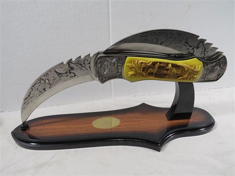 Artistic Hunting Knife Display