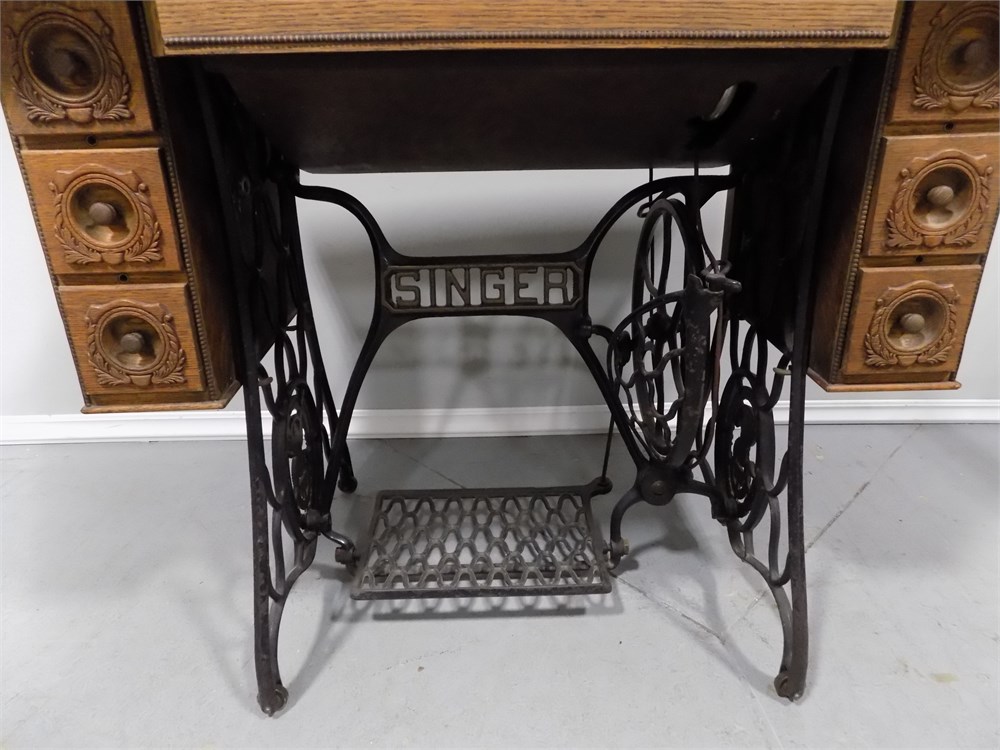 Transitional Design Online Auctions - Antique Singer Sewing Machine ...