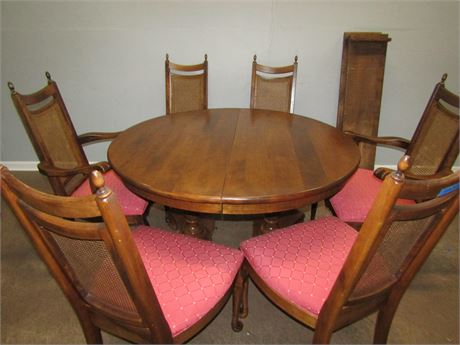 Rockingham Furniture Round Dining Table, with 6 Chairs and 4 Leafs
