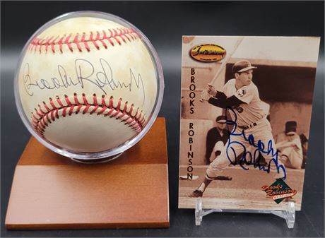 Brooks Robinson Autograph Baseball and Baseball Card