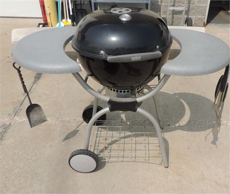 WEBER Outdoor Grill on Wheels / Cover