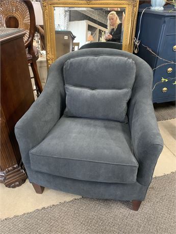 SMITH BROTHERS Barrel Back Chair