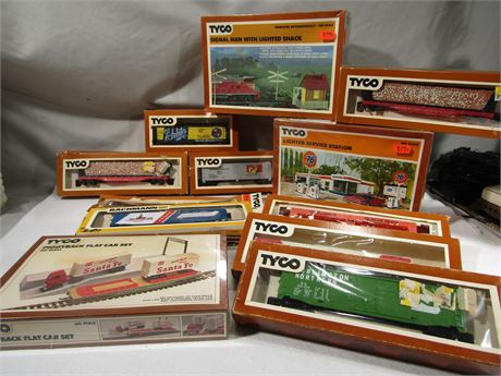 Tyco Train Cars and Buildings
