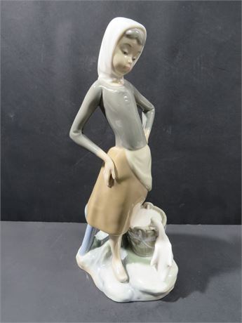 LLADRO "Girl with Milk Pail" Figurine