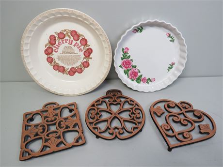 PAMPERED CHEF Trivets / Pie Dishes