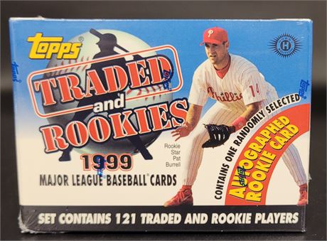 1999 TOPPS BASEBALL ROOKIES AND TRADED SET WITH GUARANTEED 1 AUTOGRAPH