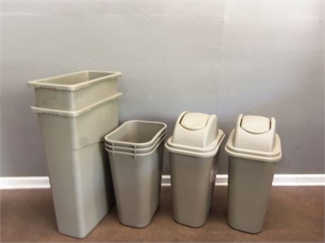 Rubbermaid Trash Can Lot