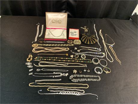 Vintage Lot Costume Jewelry, Including Lisner and Weiss