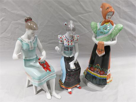 HOLLOHAZA Porcelain Figurines