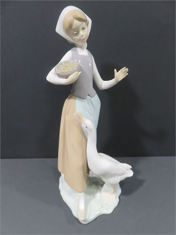 LLADRO "Girl Feeding Goose" Figurine 1052