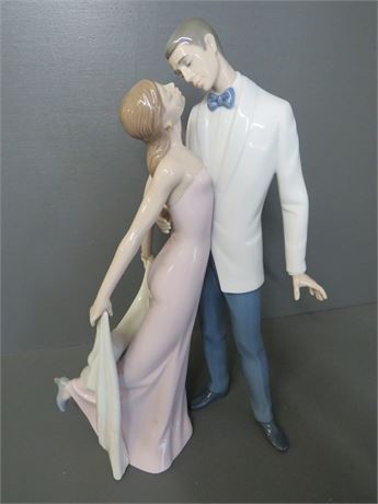LLADRO "Happy Anniversary" Figurine