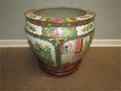 Chinese Porcelain Enamel Hand Painted Flower Pot on Wooden Base