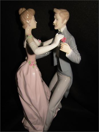 Lladro Anniversary Waltz Large Figurine #1372 Retired Dancing Couple