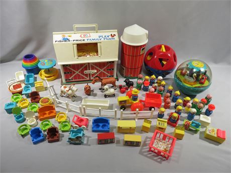 FISHER PRICE Family Farm Playset with Little People