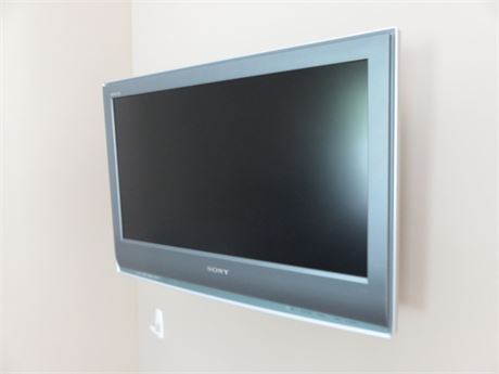 SONY 26-inch LCD Digital TV with Wall Mount