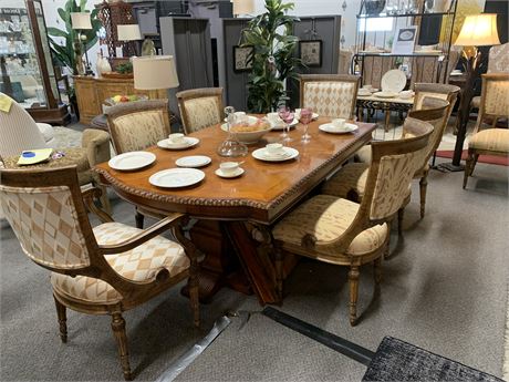 LEGEND Gorgeous Dining Table with 8 Chairs