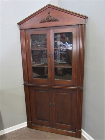 Great Looking Vintage Corner China Hutch/Cabinet