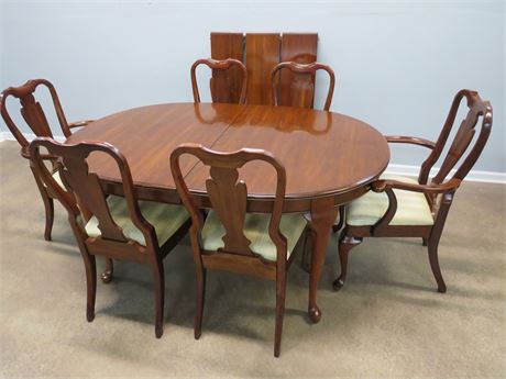 Queen Anne Cherry Dining Table Set