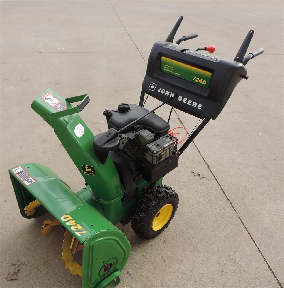 Transitional Design Online Auctions John Deere Self Propelled 724d Snow Blower 1429