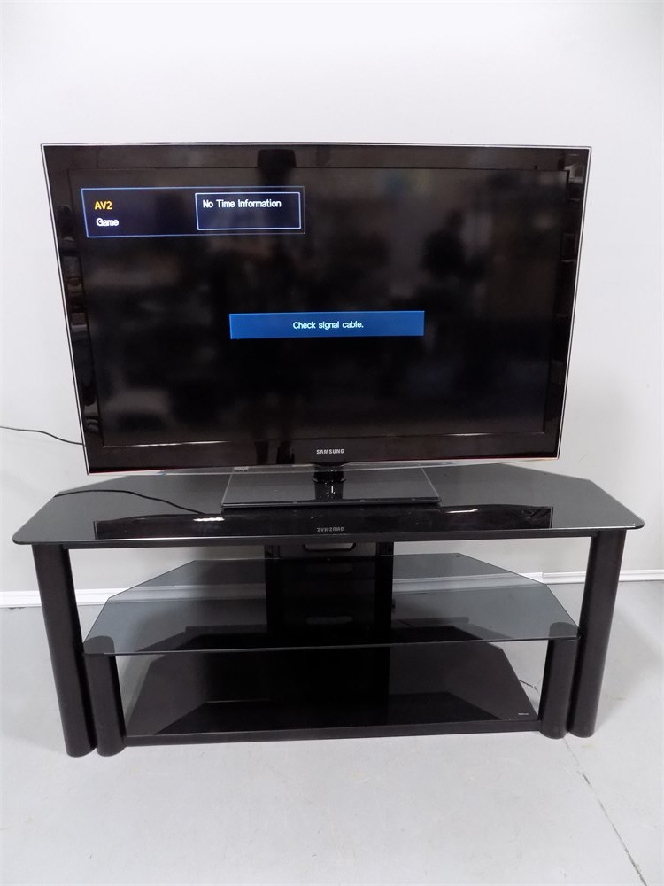 Transitional Design Online Auctions - Samsung LN52B550K1FXZA TV