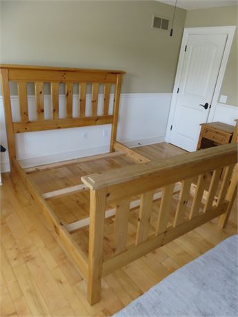 Knotty Pine Queen Bed