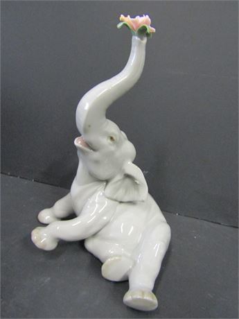 Lladro ""Baby Elefant with Pink Flower"