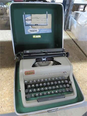 Vintage 1950s Royal Senior Companion Typewriter