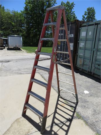 WERNER Ultra-Pro Series 8 ft. Fiberglass Ladder