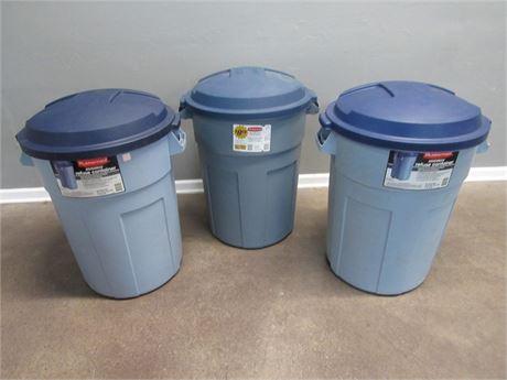 3 Rubbermaid Roughneck 32 Gallon Garbage Cans - Look like new!