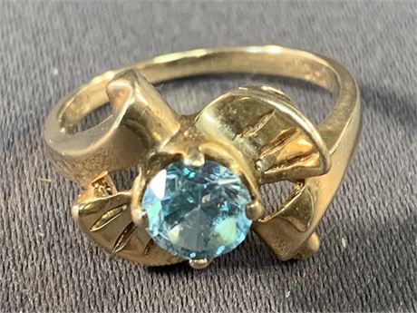 14KT Yellow Gold/Blue Topaz Ring