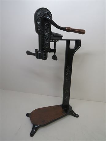 ESTATE Cast Iron Stand-Up Wine Bottle Opener