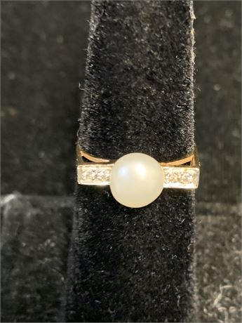 14KT Gold Pearl Diamond Ring